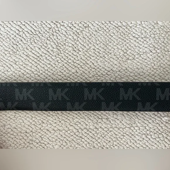 MICHAEL Michael Kors Women’s Reversible Belt | Color: Black and Gray | Size: M - Picture 10 of 12